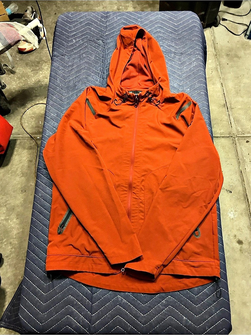 Under Armour Men's Orange Hooded Windbreaker Size Medium